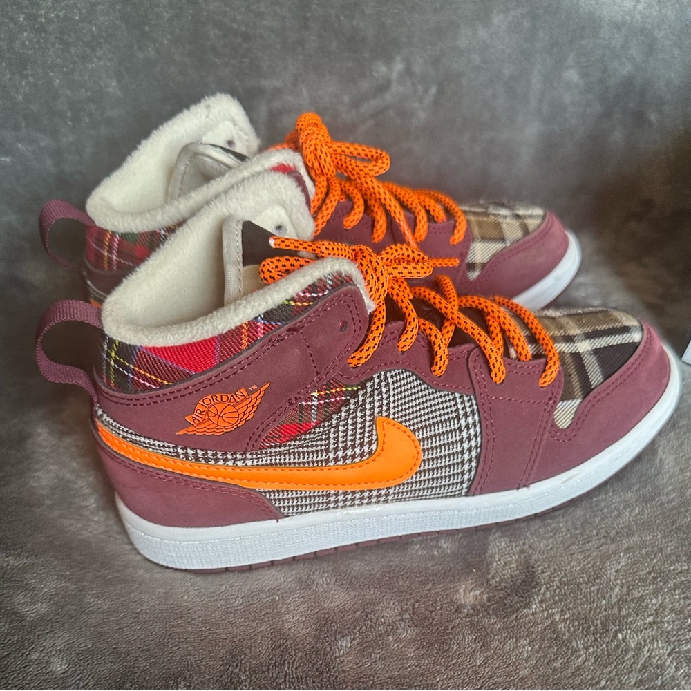 Kids Jordan 1 sneakers